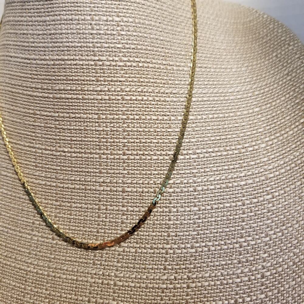 Eighteen inch gold tone chain necklace - Picture 5 of 7